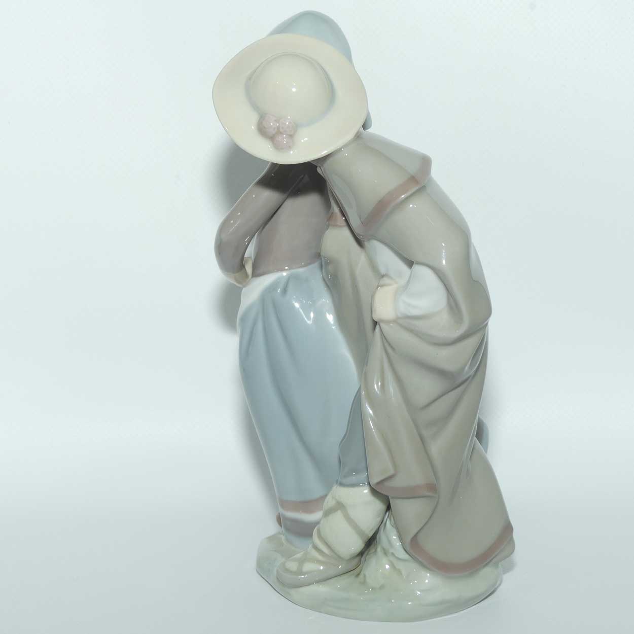 Lladro figure Little Couple Kissing | Gloss | #1188