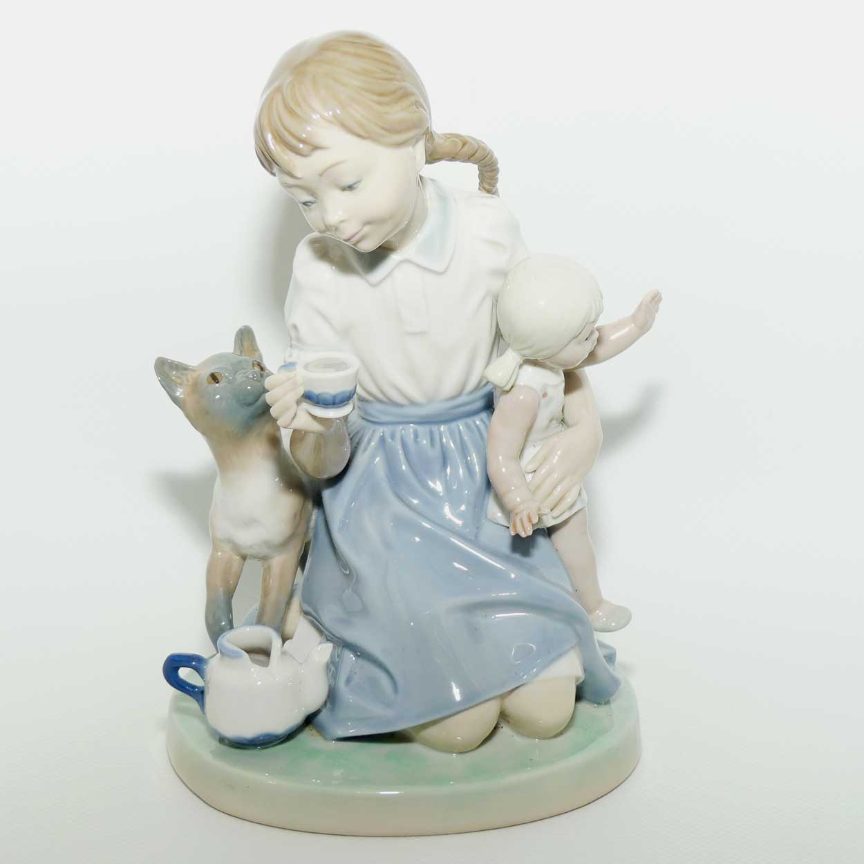 Lladro figure Childs Play #1280