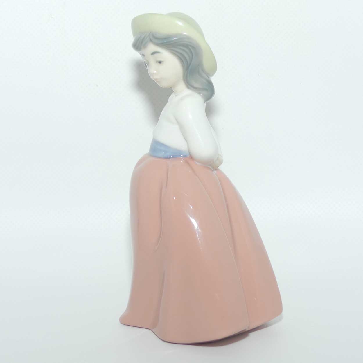 Nao by Lladro figure Girl on a Placid Walk | #1291