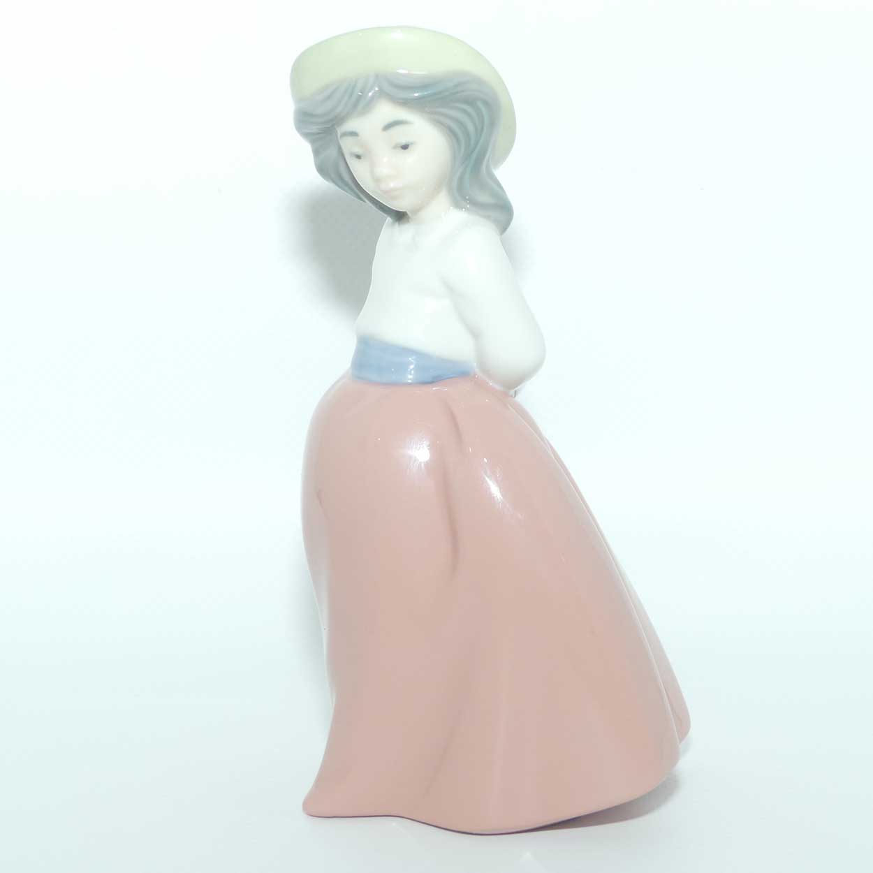 Nao by Lladro figure Girl on a Placid Walk | #1291