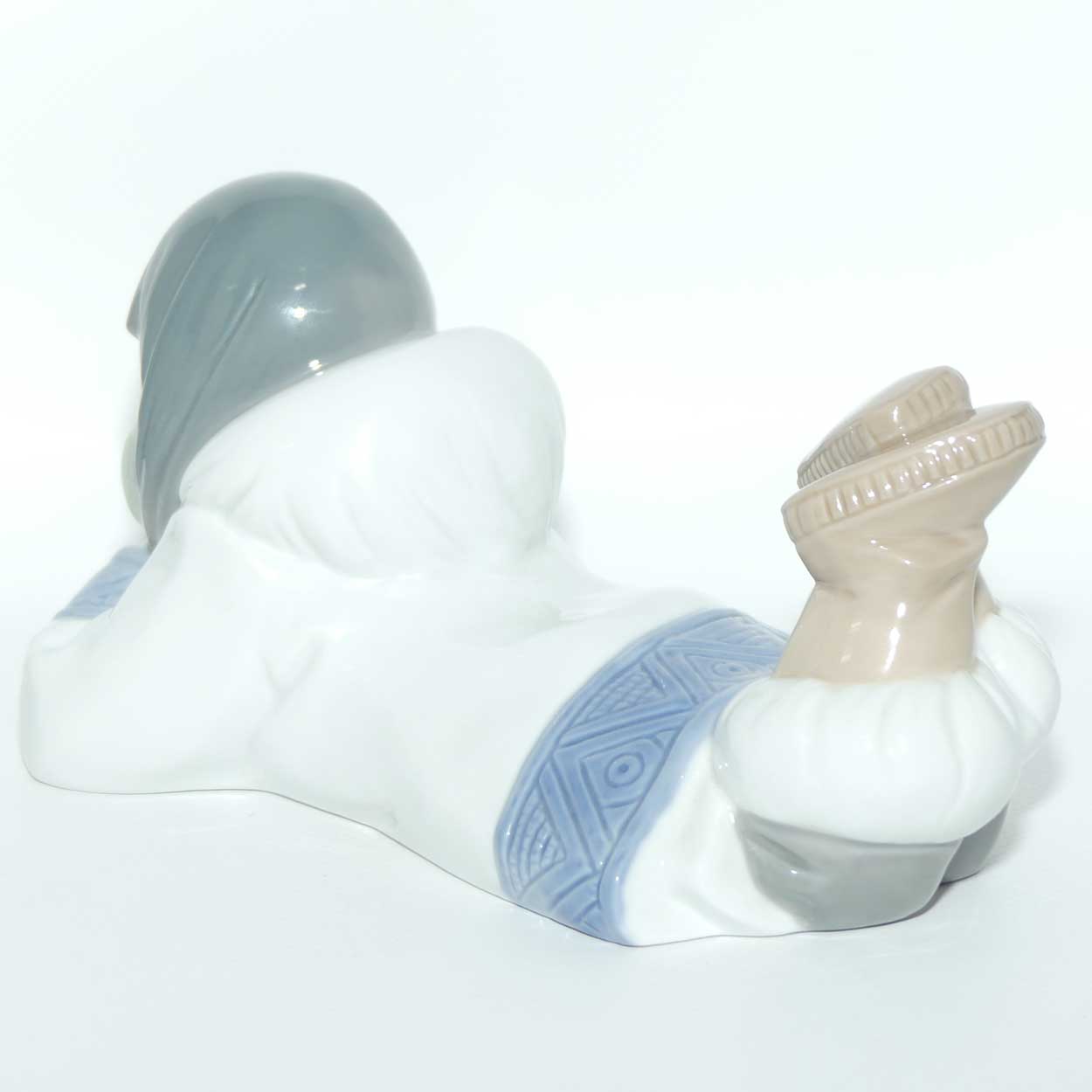 Nao by Lladro figure Dreaming on Ice | #1298 | Gloss