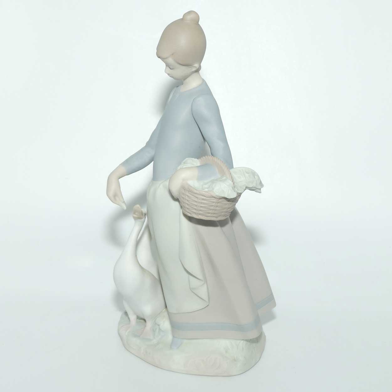 Lladro figure Pacing the Ducks #1306