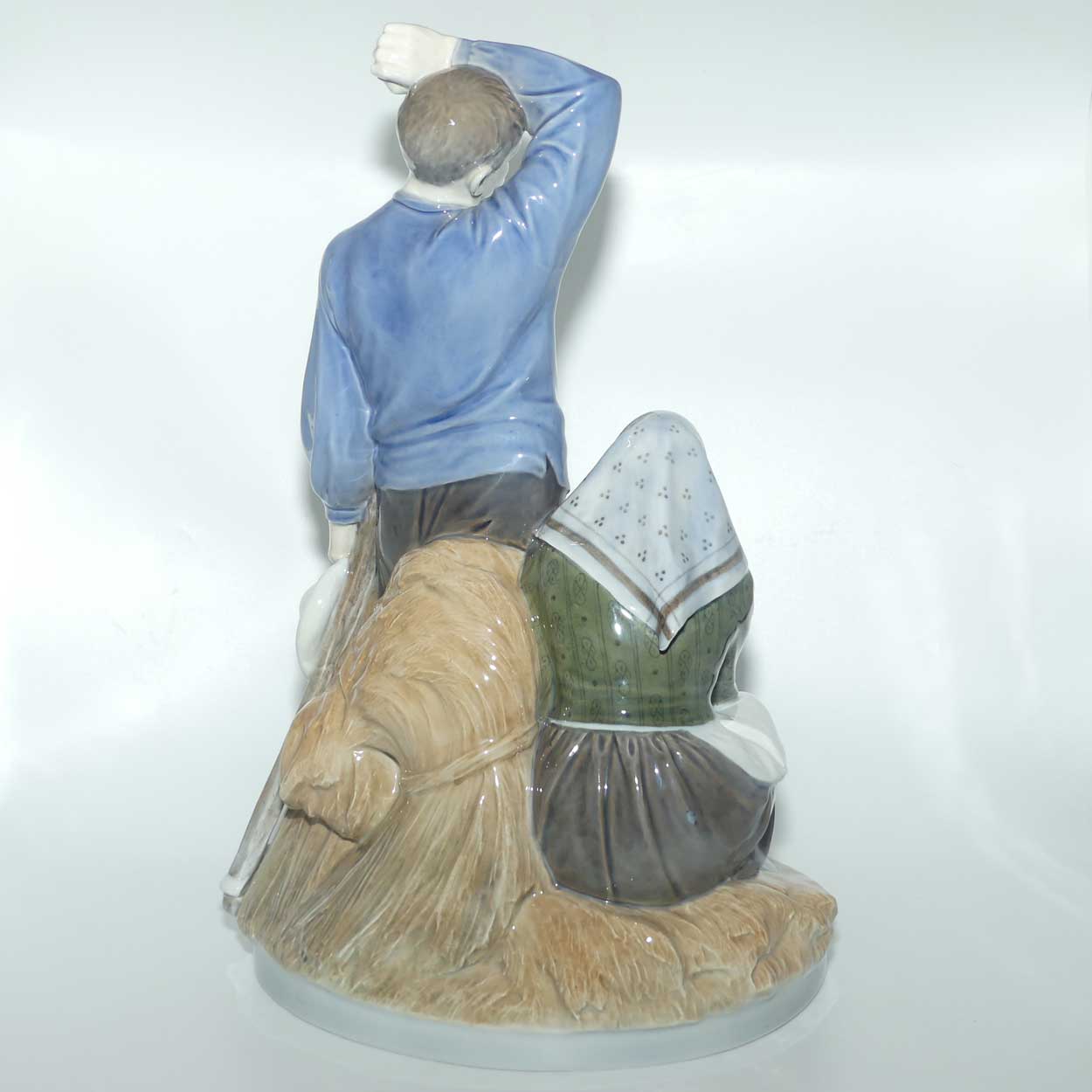 Royal Copenhagen figure 1352 | Taking a Rest from Harvest