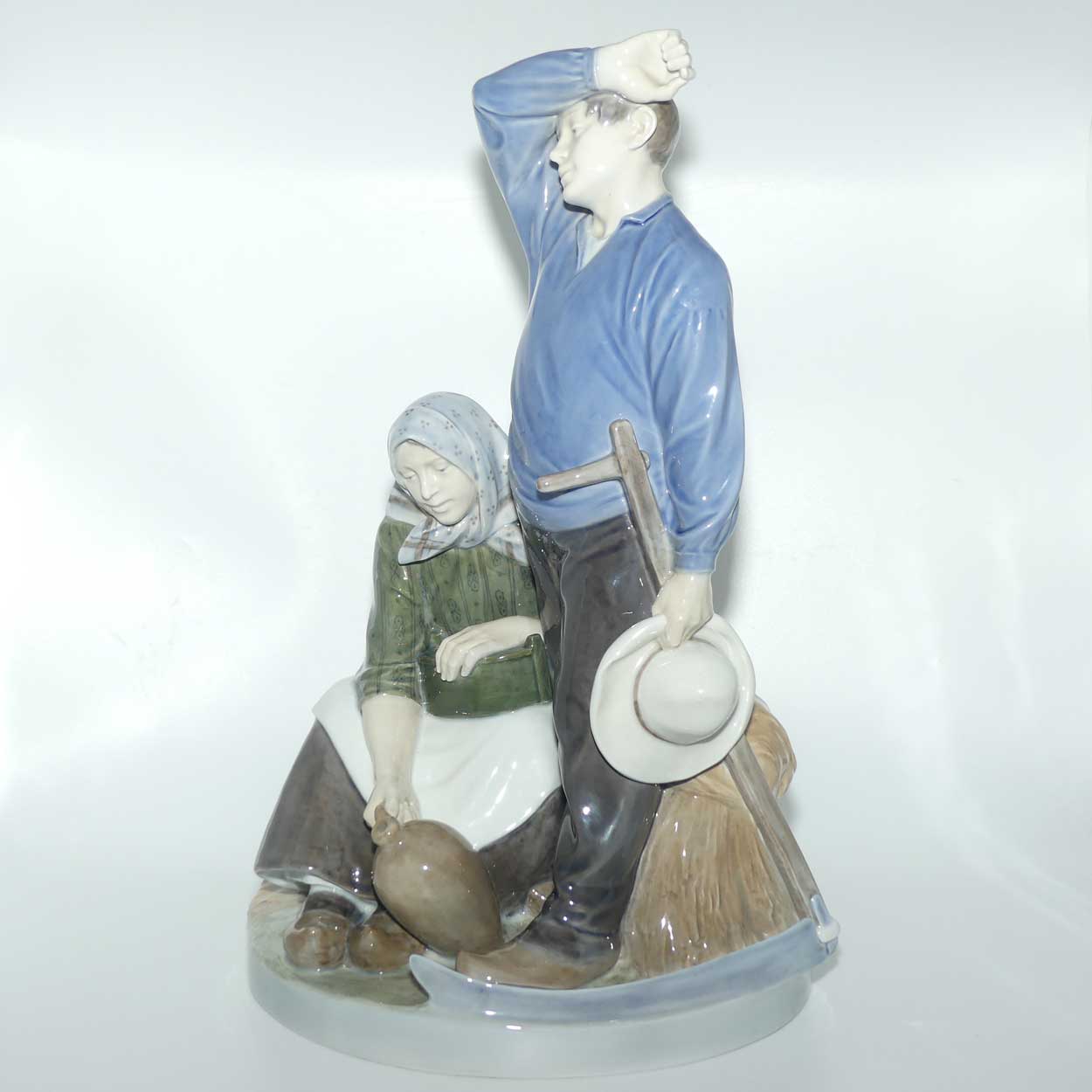 Royal Copenhagen figure 1352 | Taking a Rest from Harvest