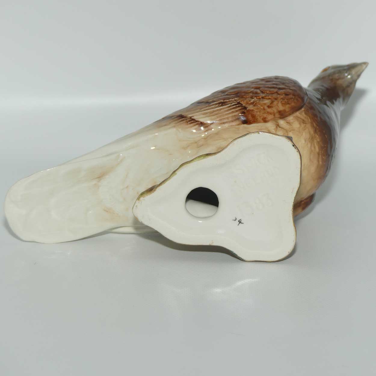 #1383B Beswick Pigeon (Red, Gloss)