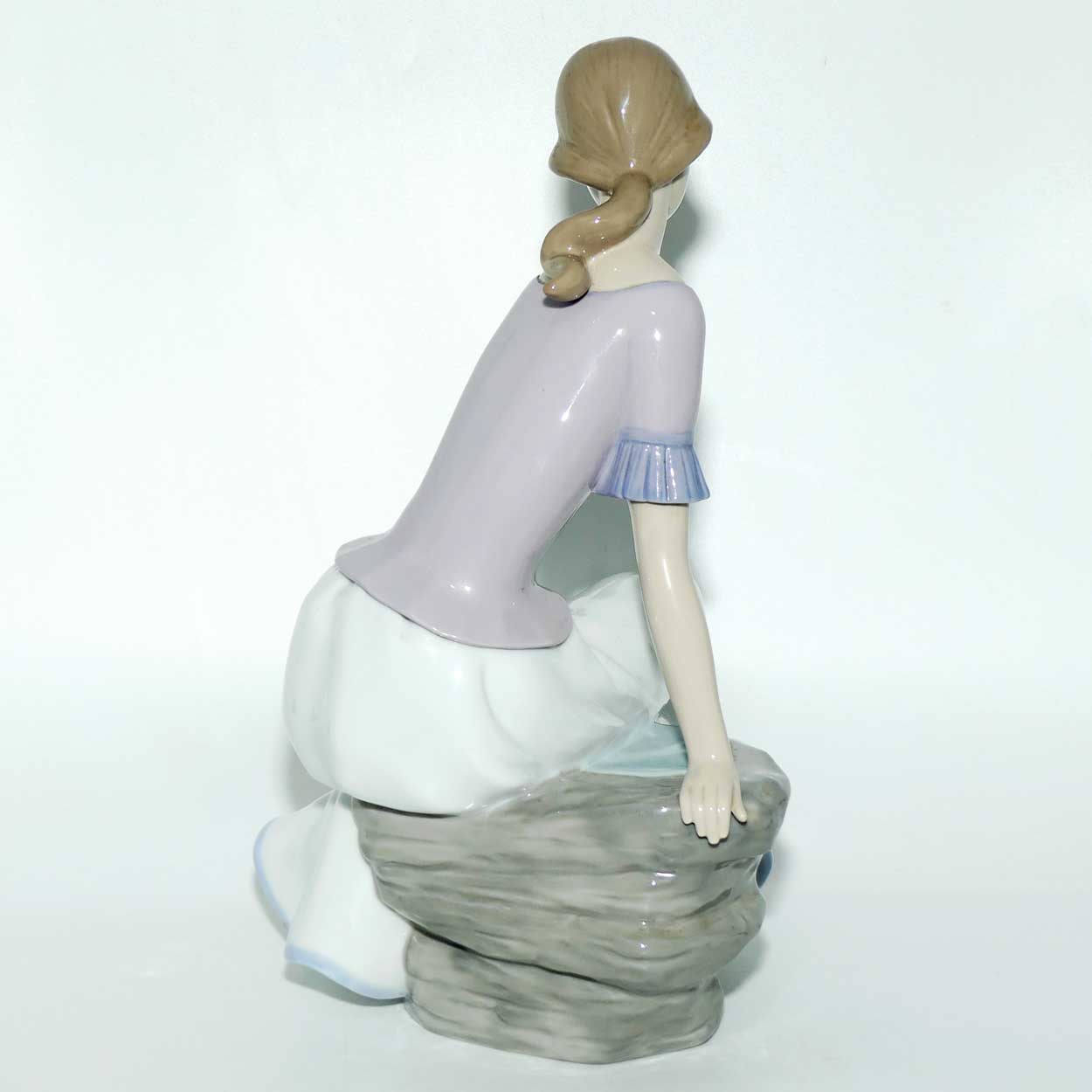 Nao by Lladro figure Spring Reflections #1392