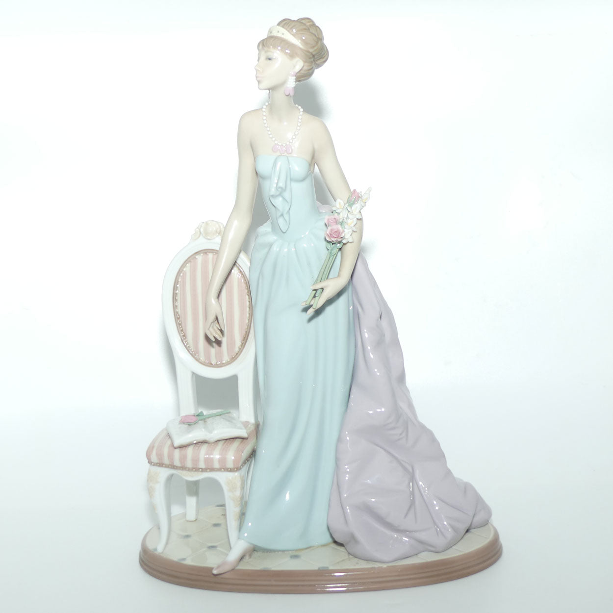 Lladro figure A Lady of Taste | #1495