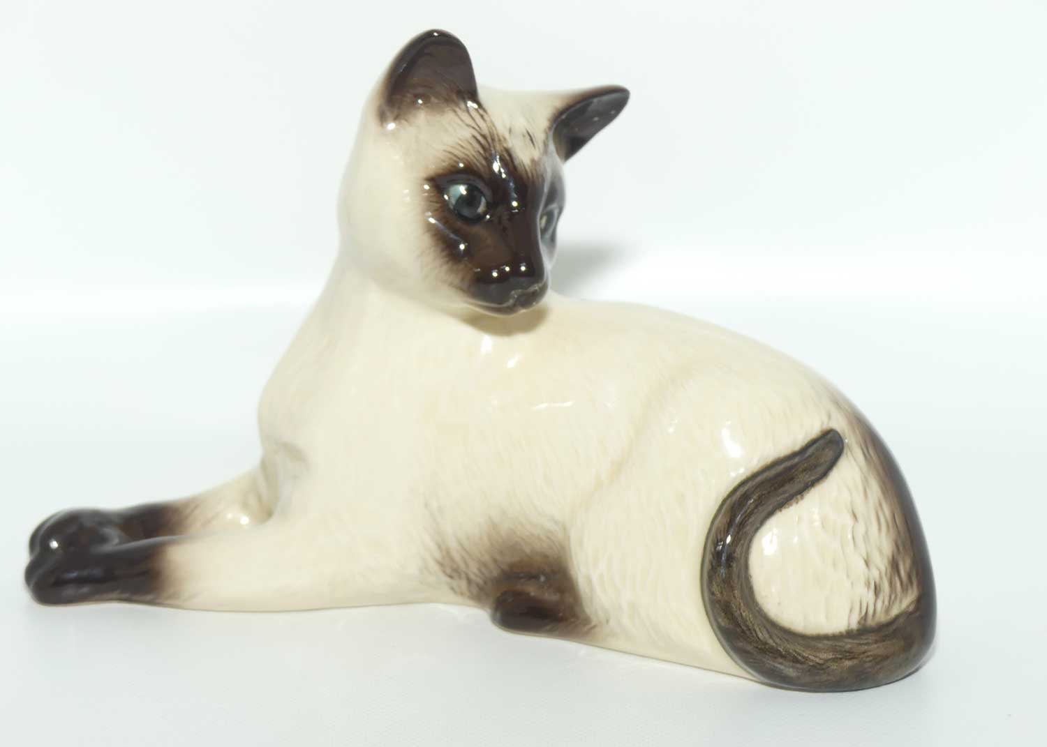 #1558 Beswick Siamese Cat | Lying, Facing Left