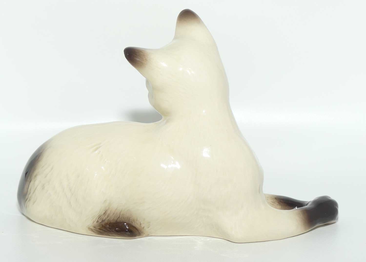 #1558 Beswick Siamese Cat | Lying, Facing Left