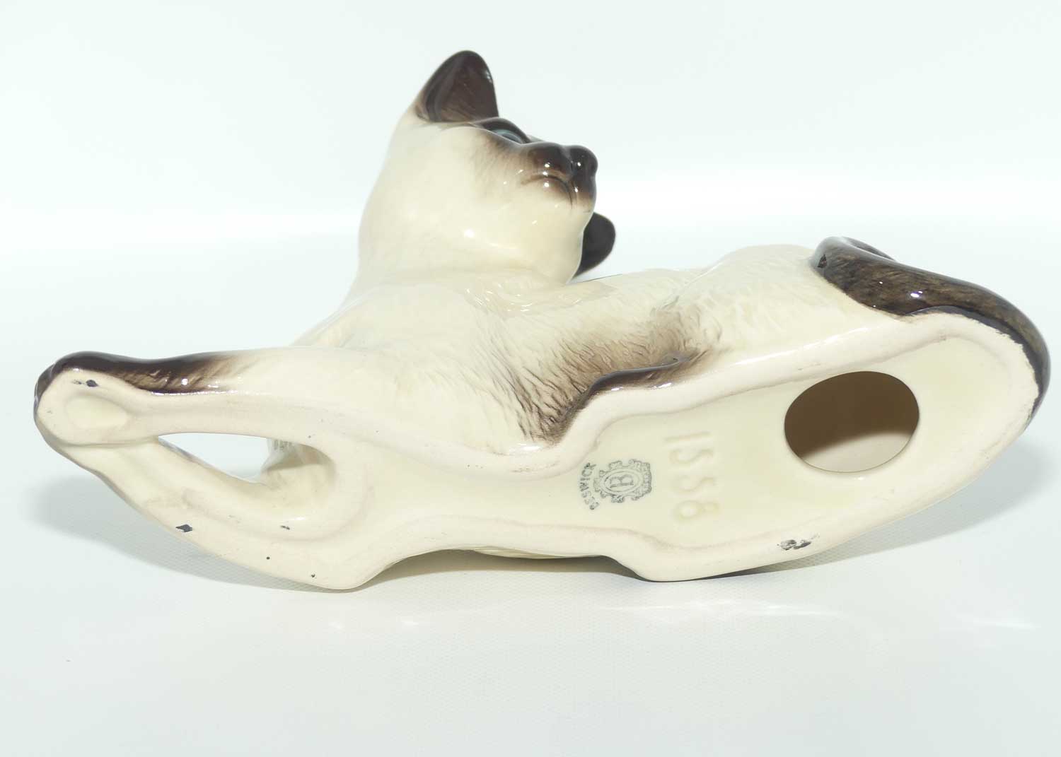 #1558 Beswick Siamese Cat | Lying, Facing Left