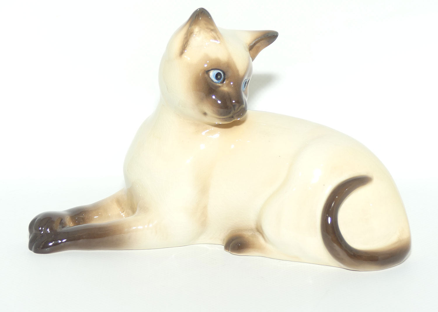 #1558 Beswick Siamese Cat | Chocolate Point Gloss | Lying, Facing Left | First Version