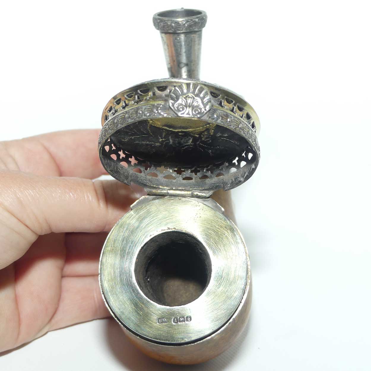 Antique Meerschaum Pipe | Kalmasch Pipe bowl with Sterling Silver Gilt embossed lid, reticulated grille and fittings | London 1821