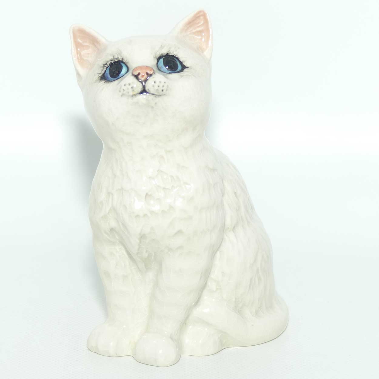 #1886 Beswick Persian Kitten | Seated | Looking Up | White with Blue Eyes