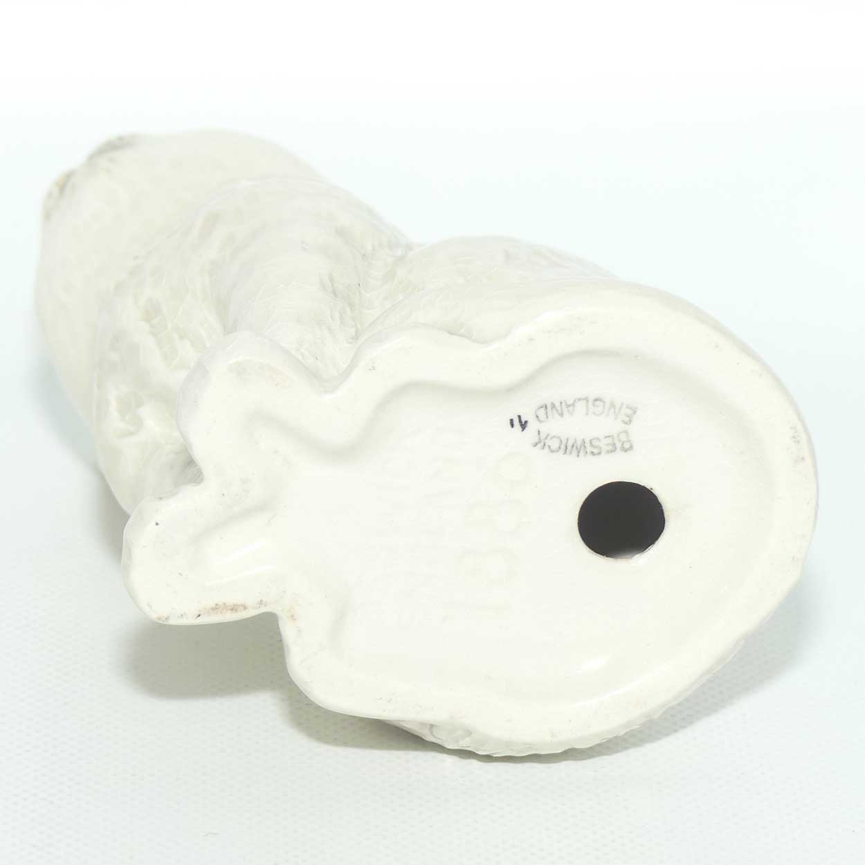 #1886 Beswick Persian Kitten | Seated | Looking Up | White with Blue Eyes