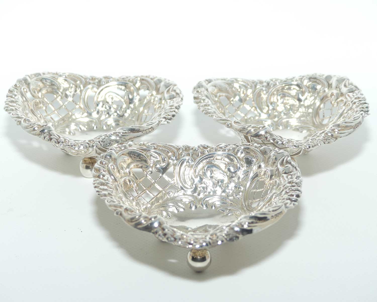 Boxed set of 3 Sterling Silver bon bon dishes | Chester 1894 | 160.3gms
