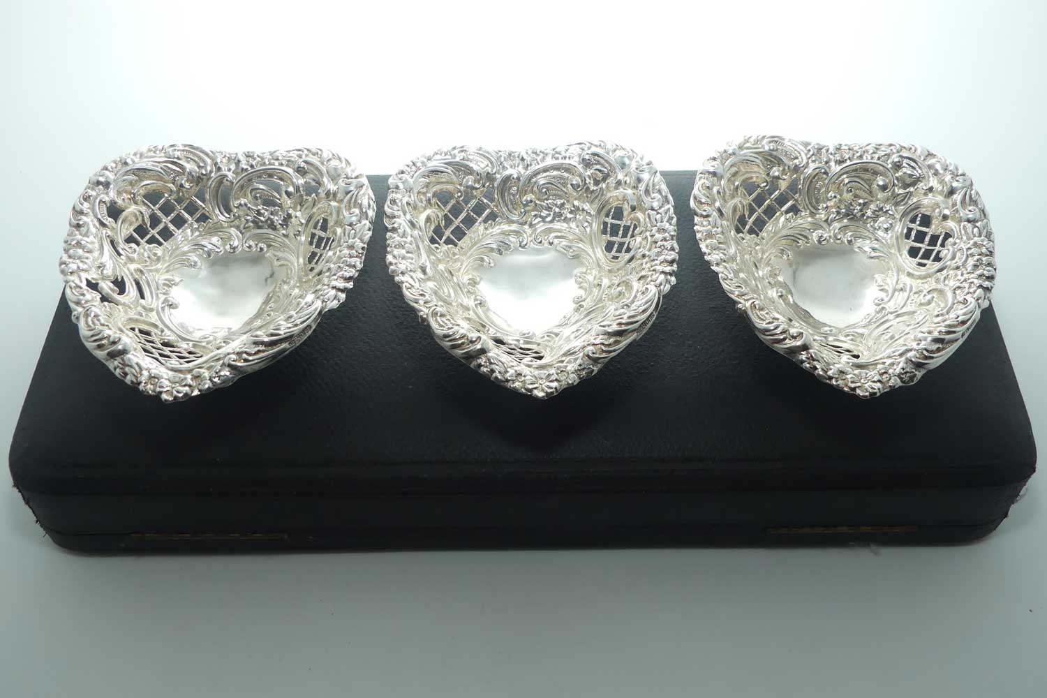 Boxed set of 3 Sterling Silver bon bon dishes | Chester 1894 | 160.3gms