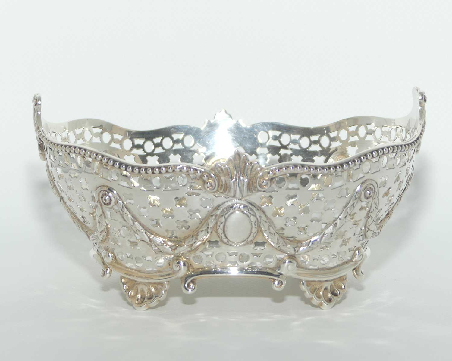 Late Victorian Neoclassical design Sterling Silver bon bon dish | London 1894 | 178g