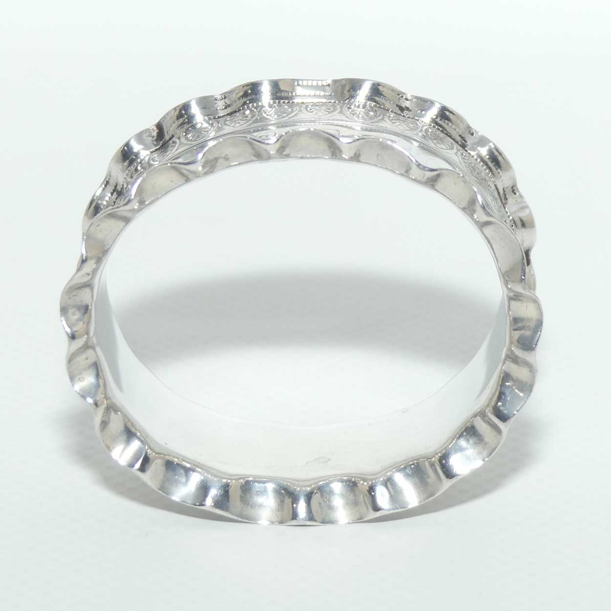 Late Victorian era Sterling Silver frilled edge napkin or serviette ring | Chester 1898 | 24g