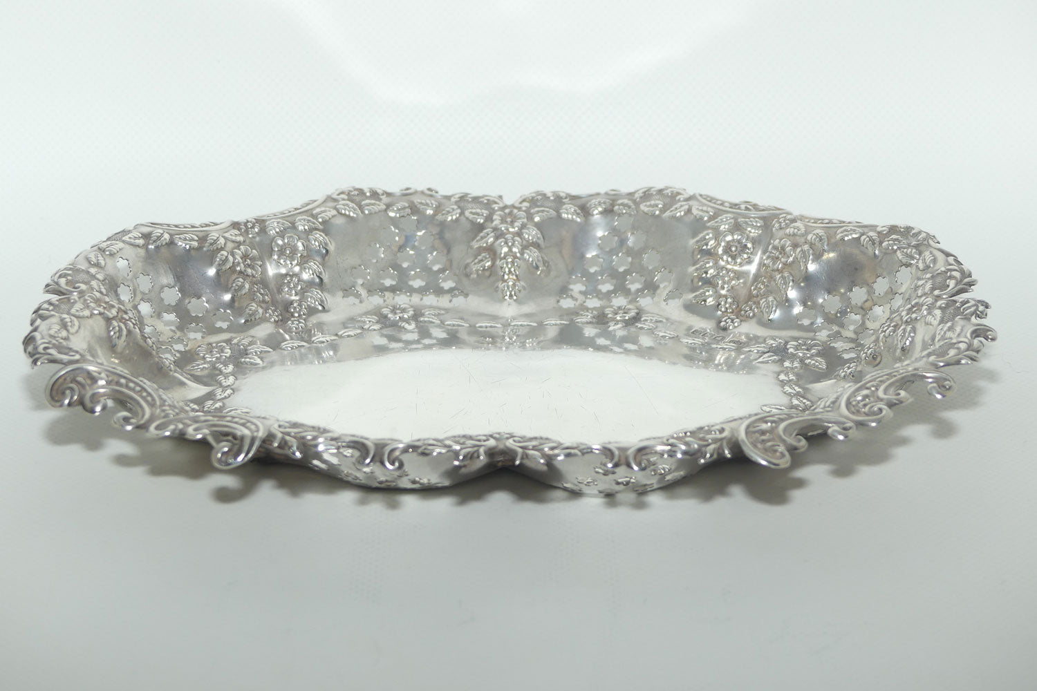 Late Victorian era Sterling Silver pierced gallery bowl | London 1900 | Robert Pringle & Sons