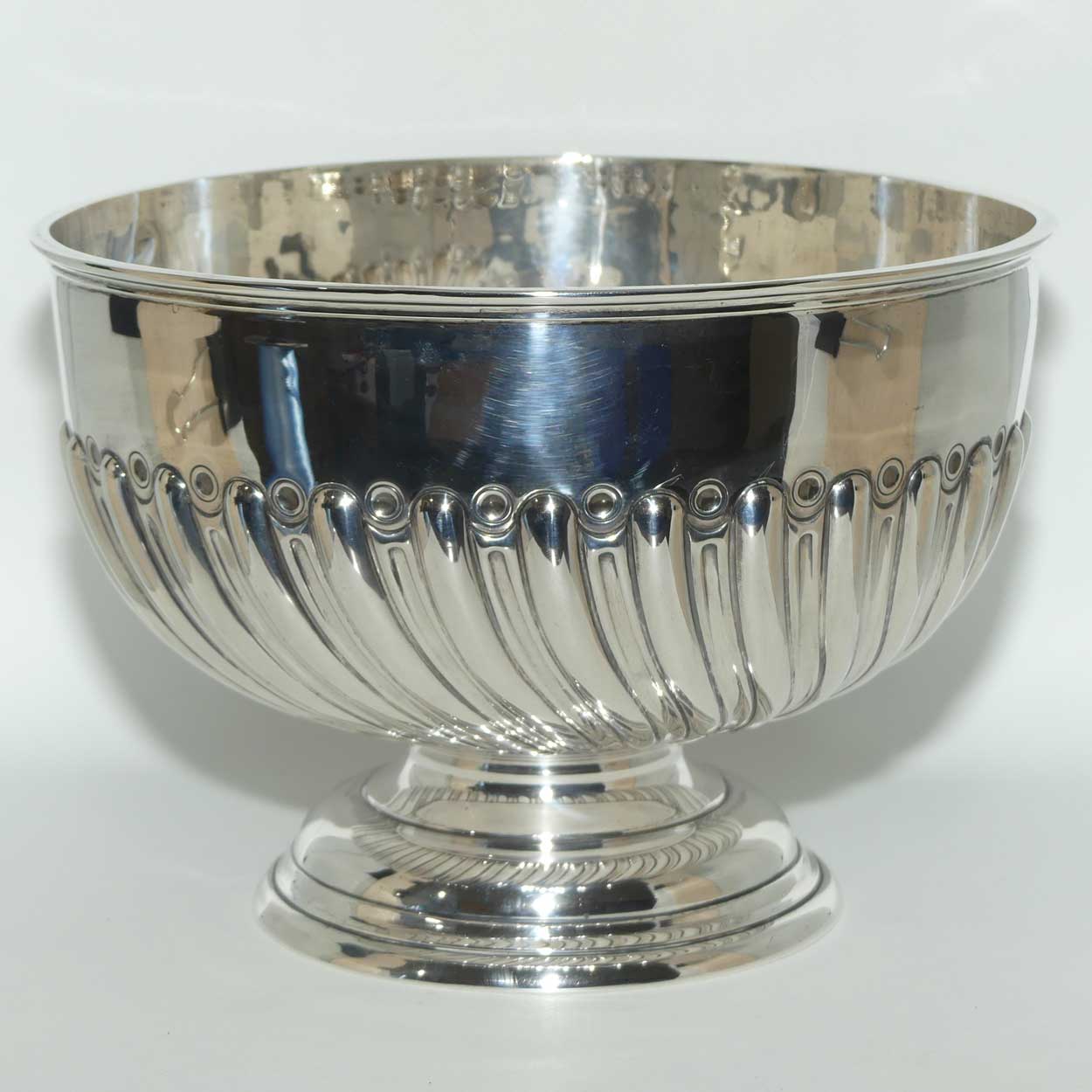 Edwardian era Sterling Silver pedastal bowl with gadrooned pattern | Chester 1906 | 856 grams