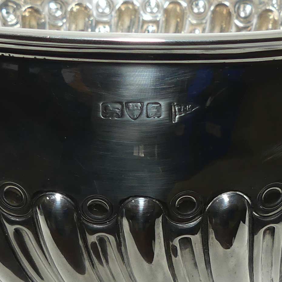 Edwardian era Sterling Silver pedastal bowl with gadrooned pattern | Chester 1906 | 856 grams