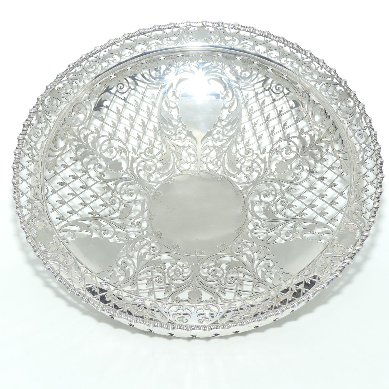 Magnificent George V Sterling Silver openwork table bowl on 3 claw feet | London 1907 | 1022g | Goldsmiths & Silversmiths Co Ltd