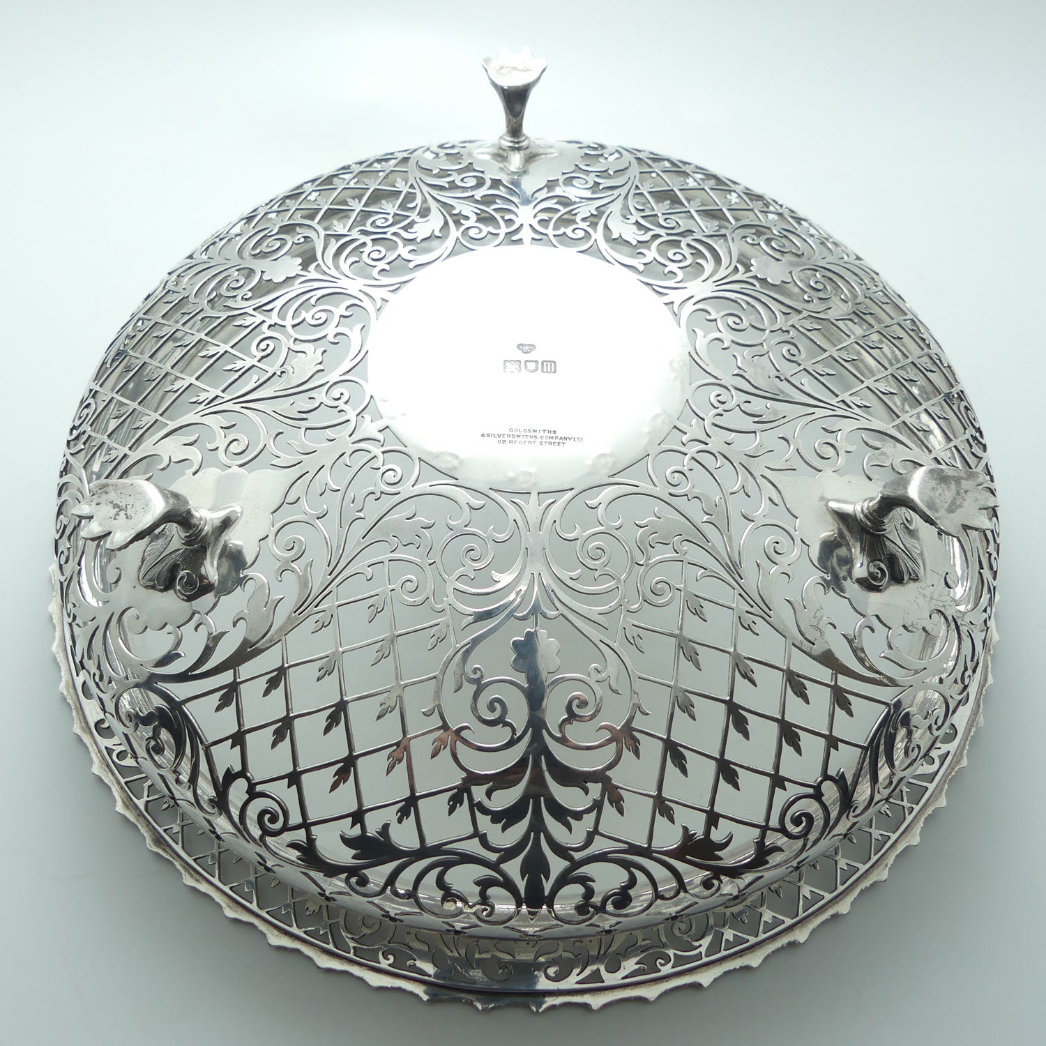 Magnificent George V Sterling Silver openwork table bowl on 3 claw feet | London 1907 | 1022g | Goldsmiths & Silversmiths Co Ltd