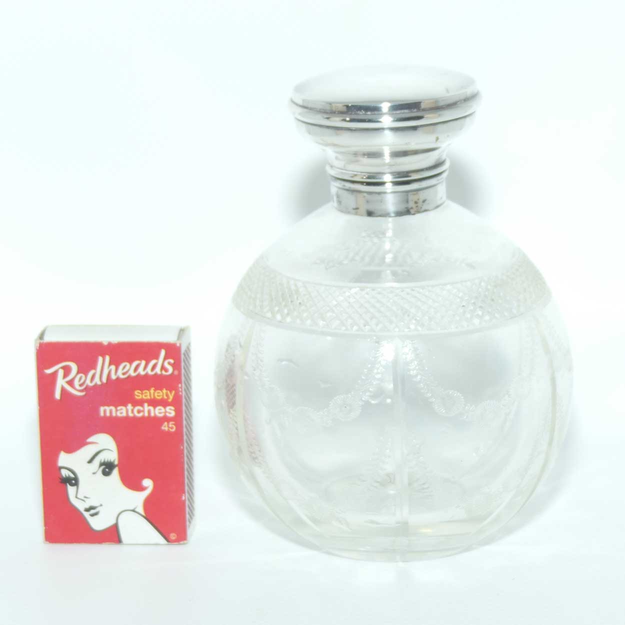 Edwardian era Sterling Silver and cut crystal perfume bottle with fine garlands of flowers decoration