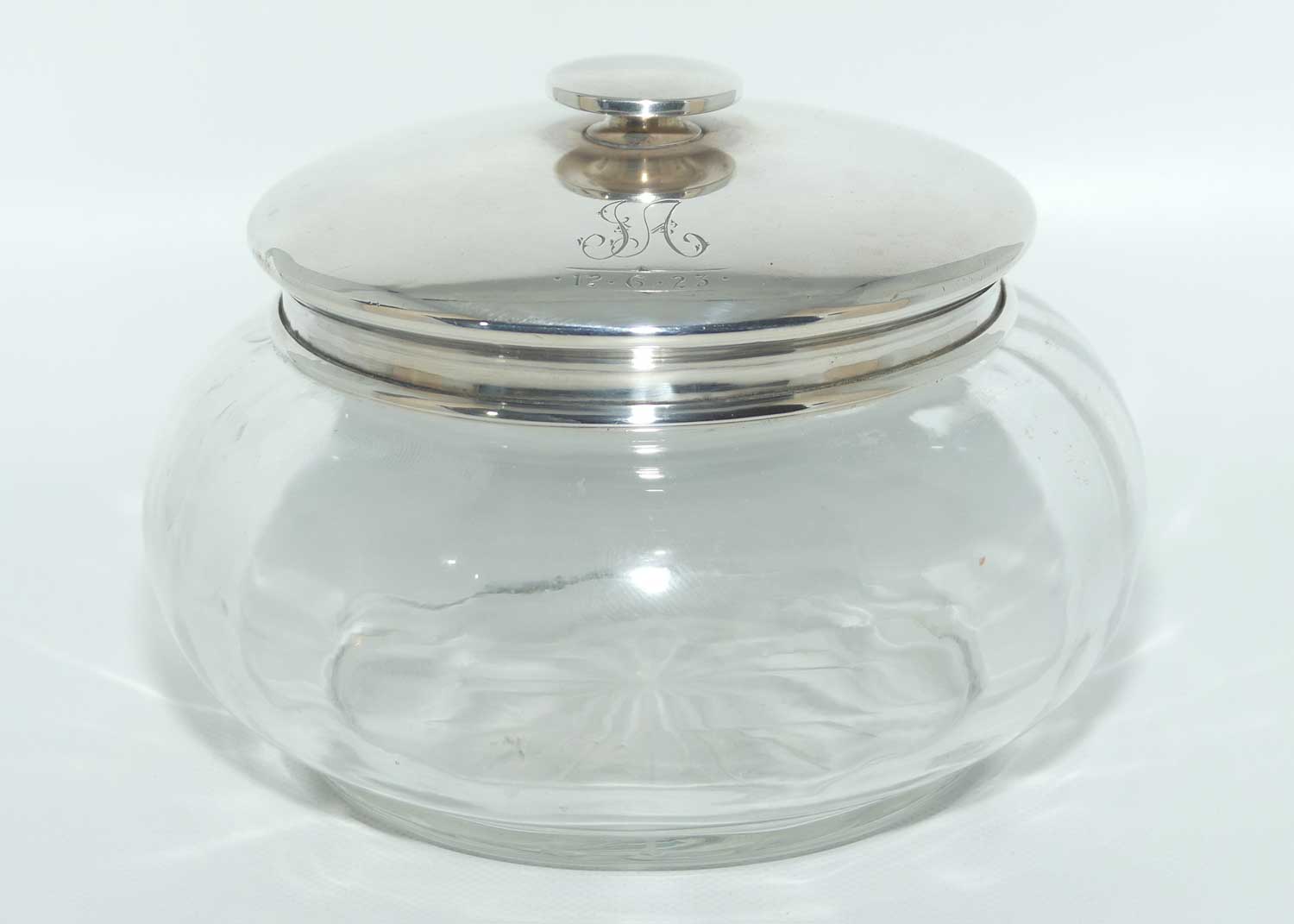 Sterling Silver lid ladies dressing table trinket box, powder bowl or hair tidy | Birmingham 1921