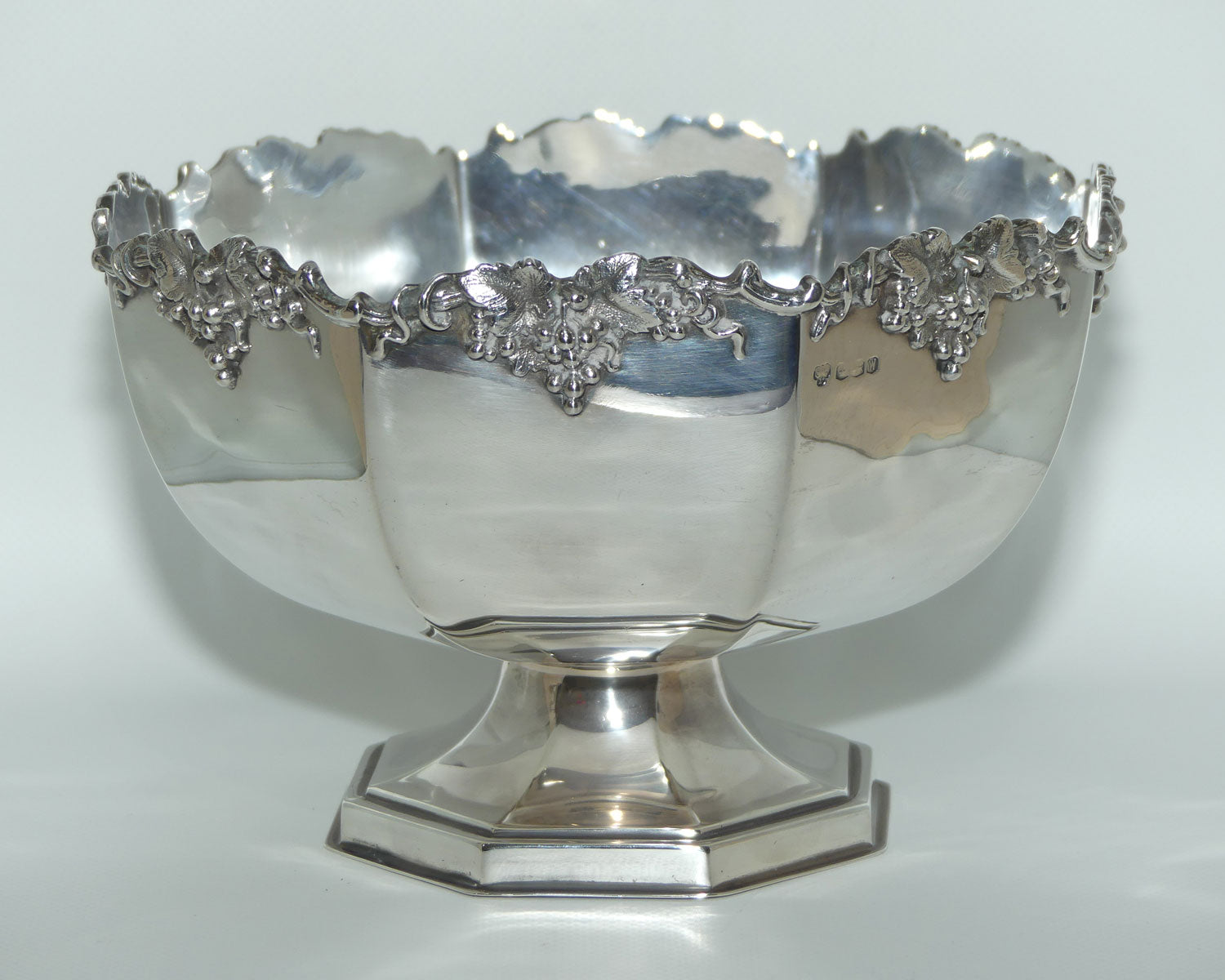 Sterling Silver Octagonal shape rose bowl decorated with Grape and Vine pattern | Sheffield 1964 | 769g