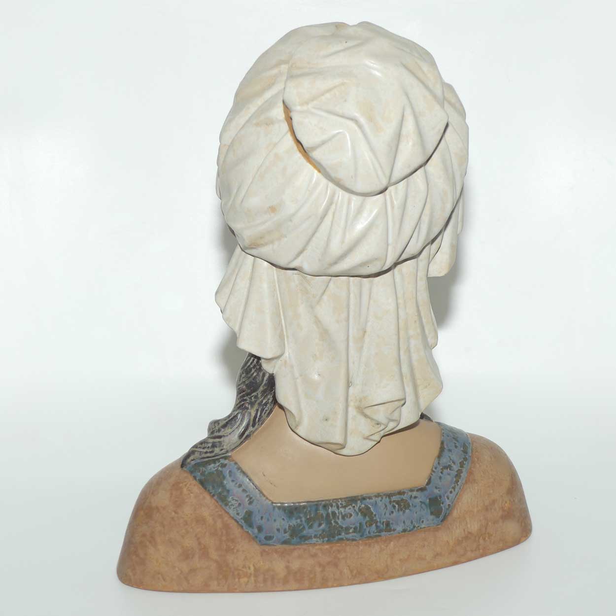 Lladro Bust of a Young Girl | Gres | 2024