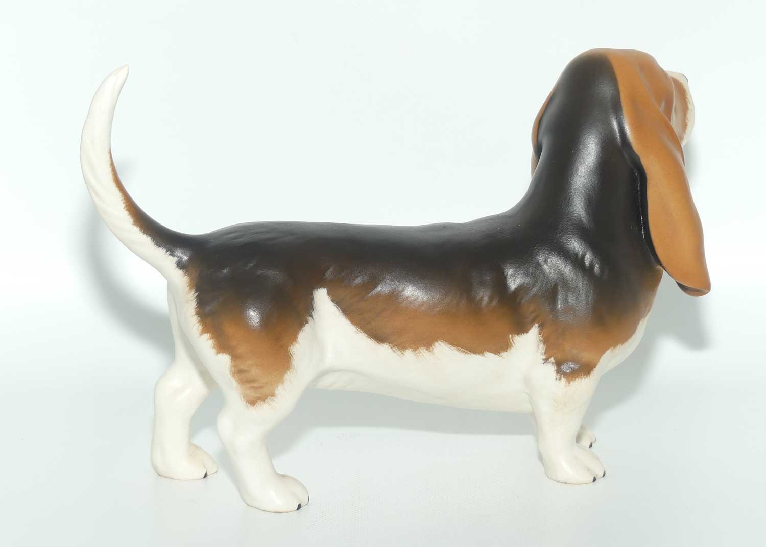 #2045A Beswick Basset Hound Fochno Trinket | Matt