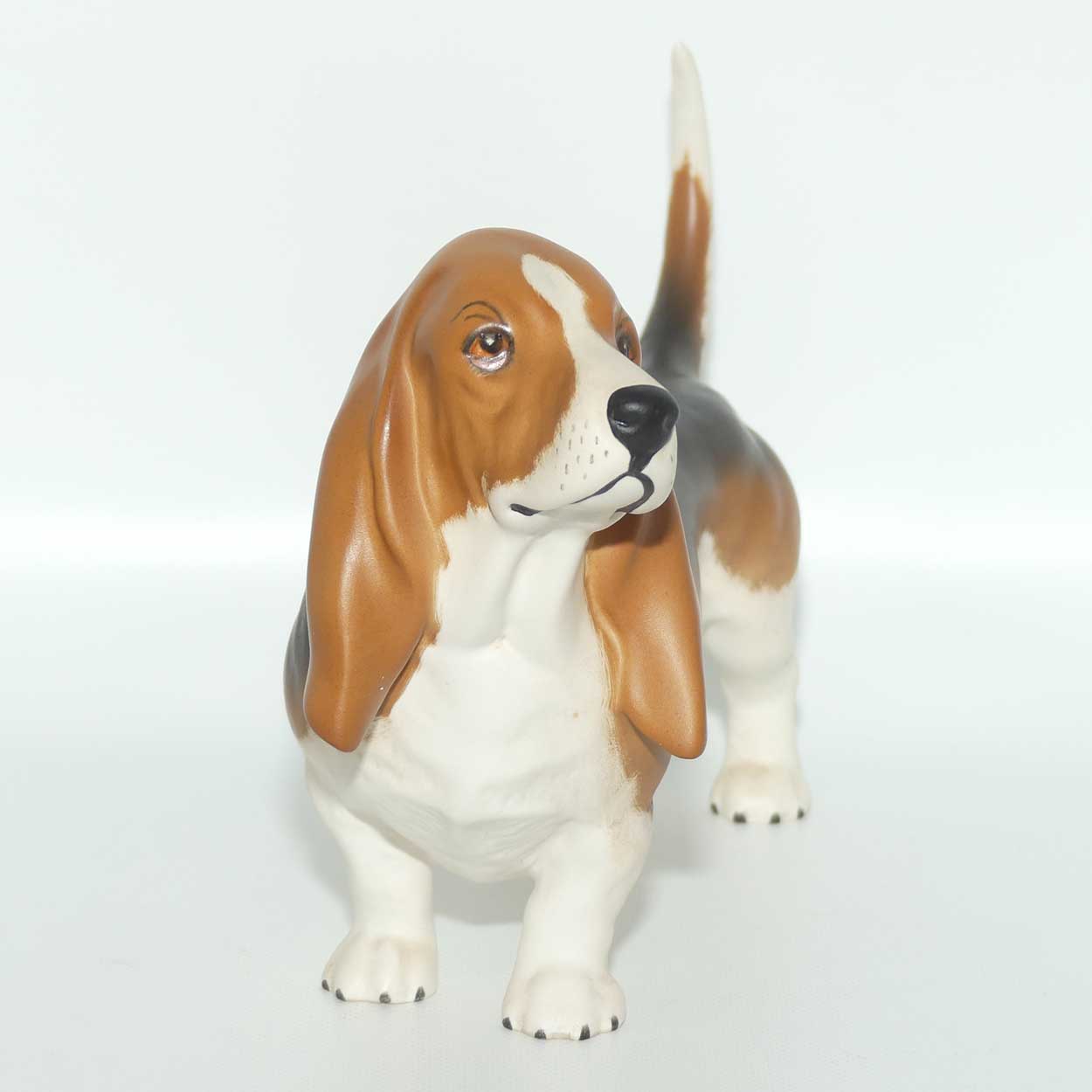 #2045A Beswick Basset Hound Fochno Trinket | Matt