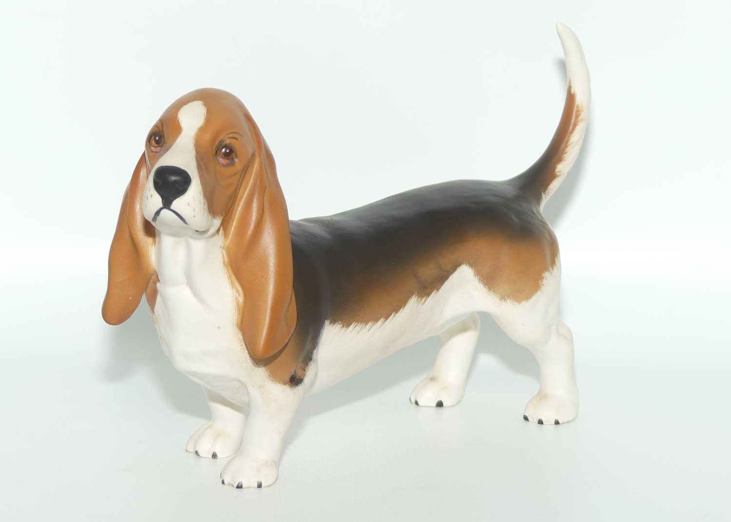 #2045A Beswick Basset Hound Fochno Trinket | Matt