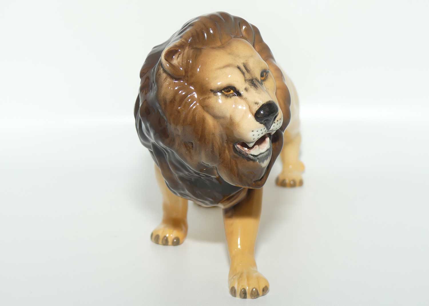 #2089 Beswick Lion | Facing Left | Original Label