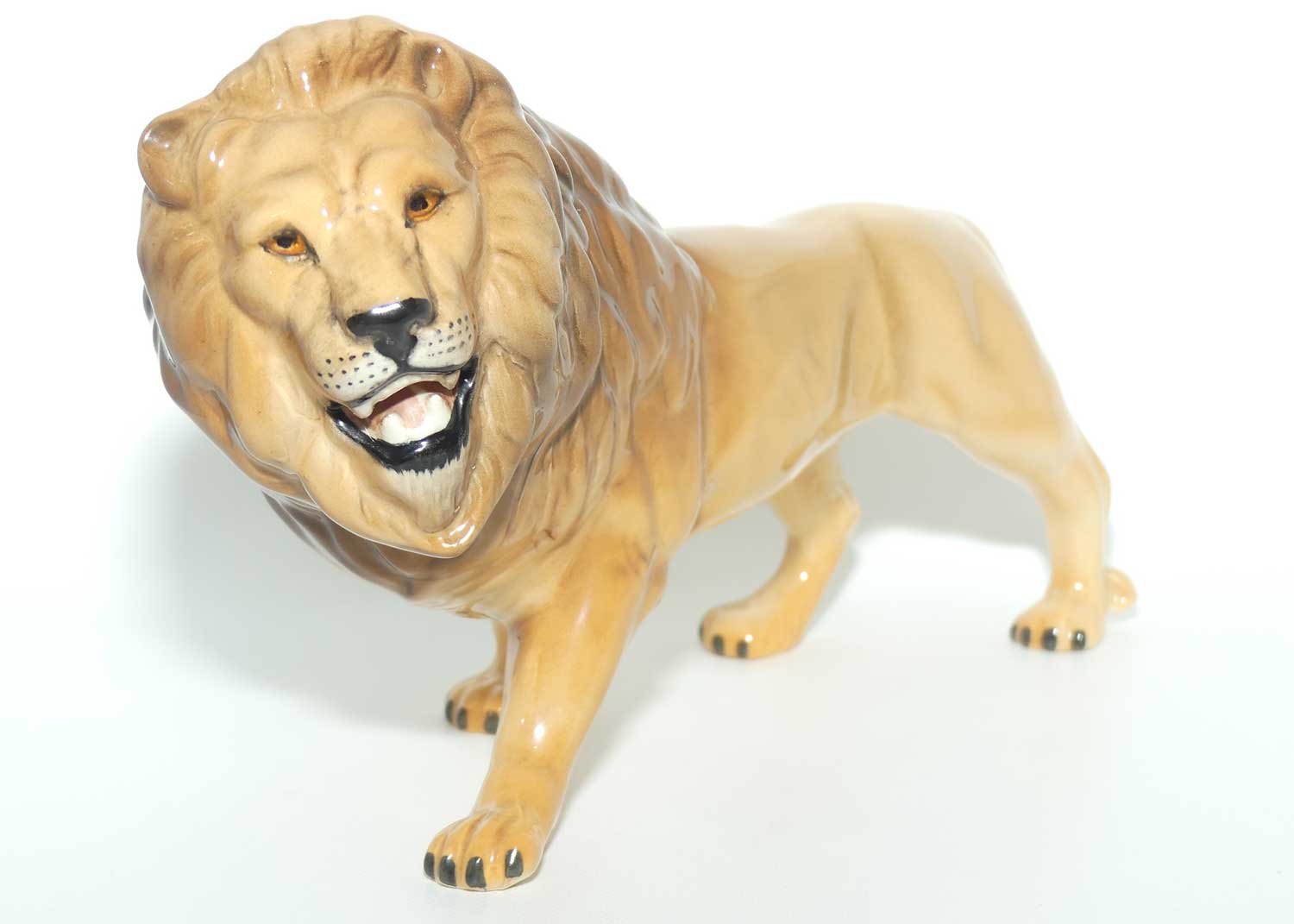#2089 Beswick Lion | Facing Left | Artist mark on Paw