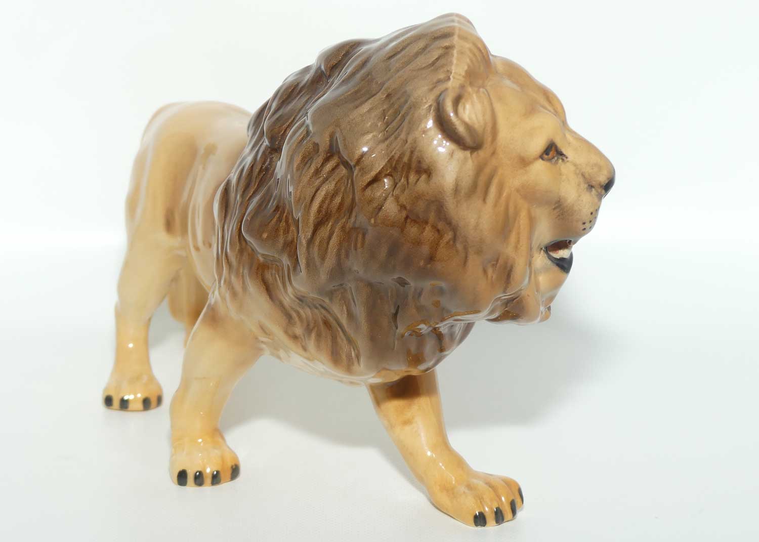 #2089 Beswick Lion | Facing Left | Artist mark on Paw