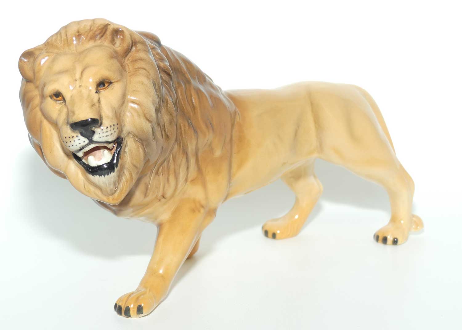 #2089 Beswick Lion | Facing Left | Artist mark on Paw