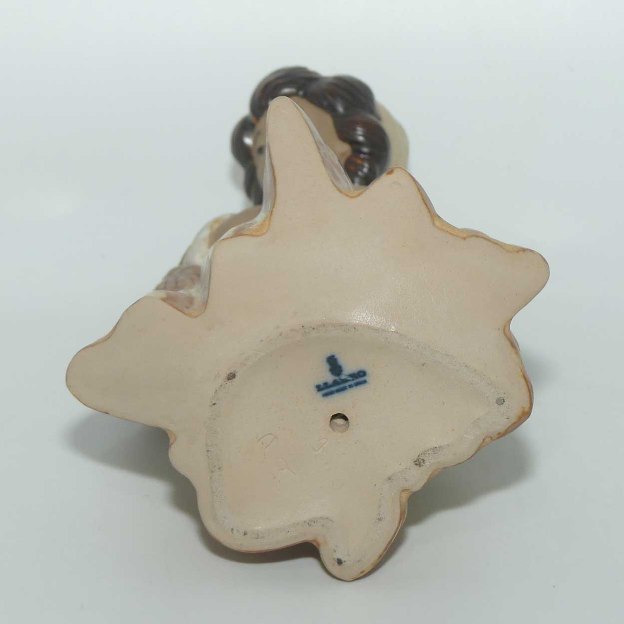 Lladro figure Girl with Crossed Arms (Gres) #2093