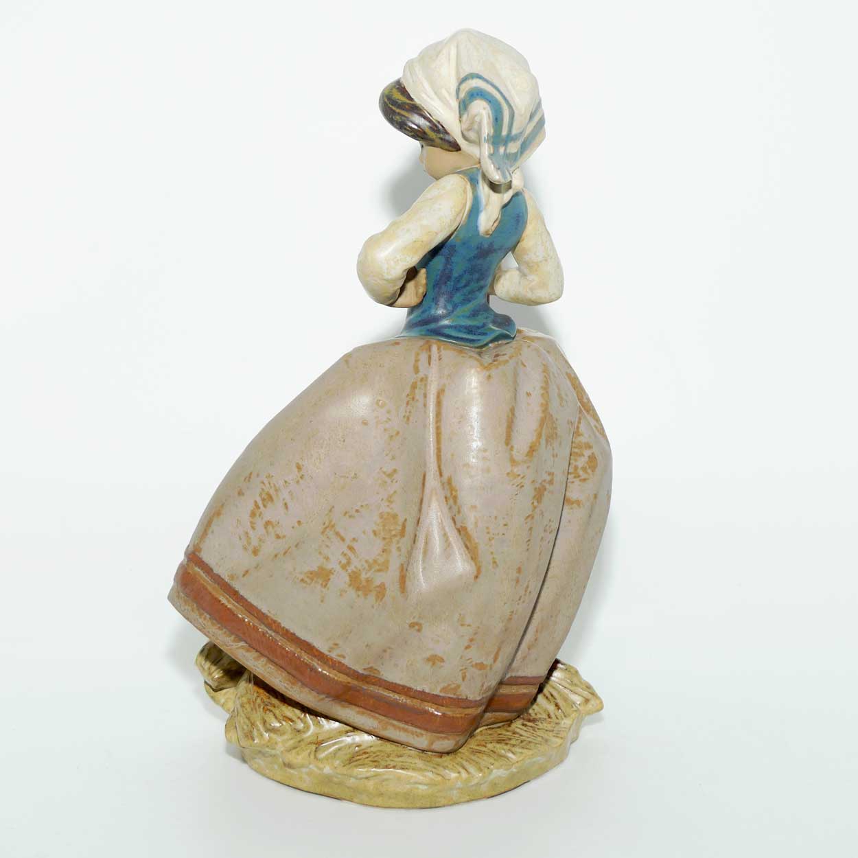 Lladro figure Sharing the Harvest (Gres) #2179