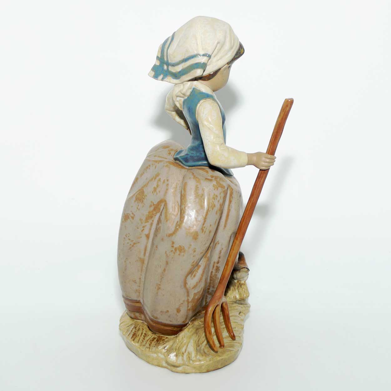 Lladro figure Sharing the Harvest (Gres) #2179