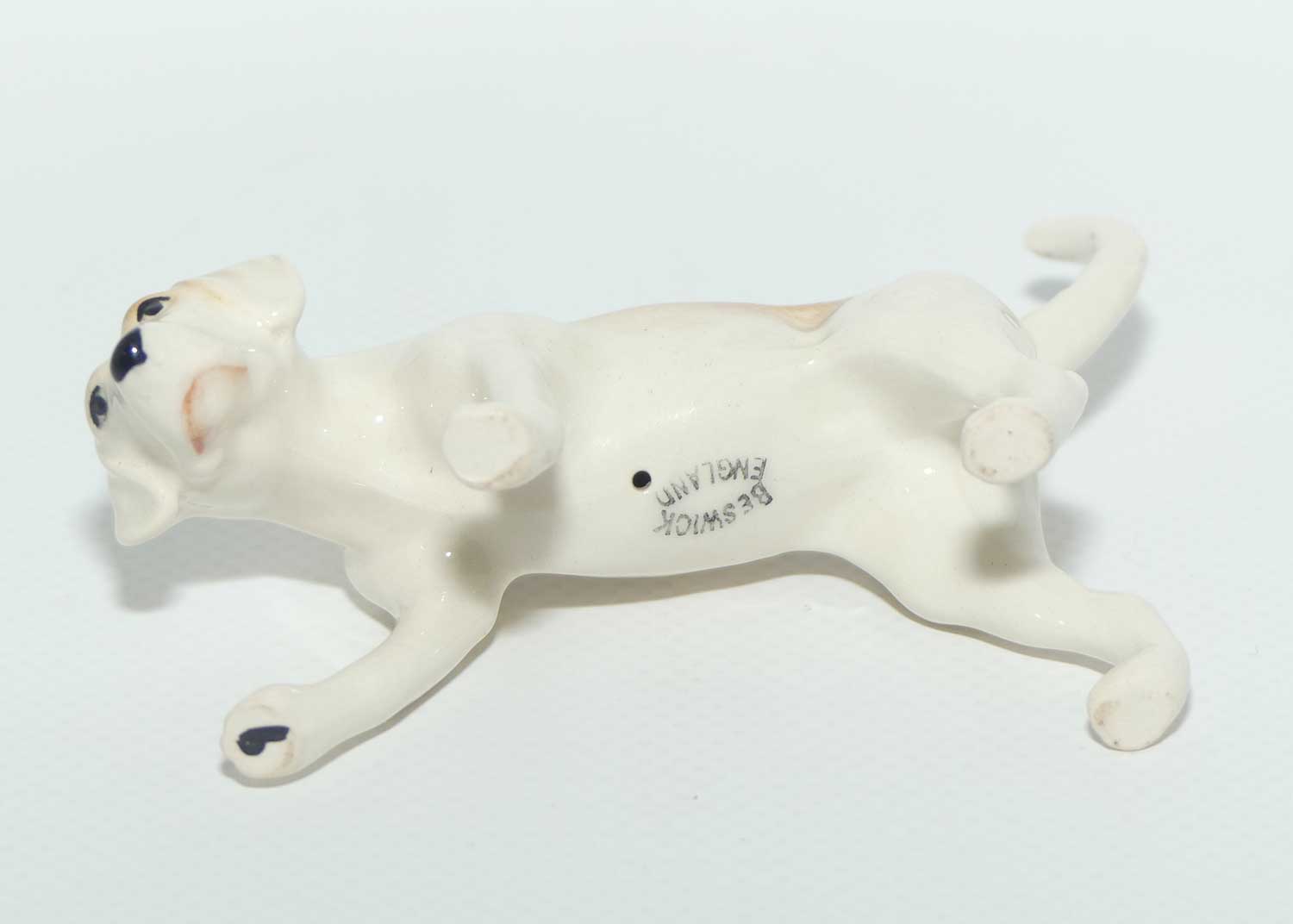 #2264 Beswick Foxhound | Looking Down | Tail Curled | Gloss
