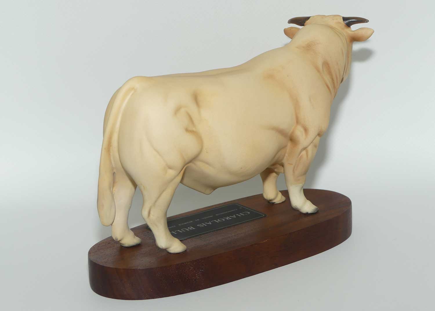 #A2463A Beswick Connoisseur Cattle | Charolais Bull on Wooden Plinth