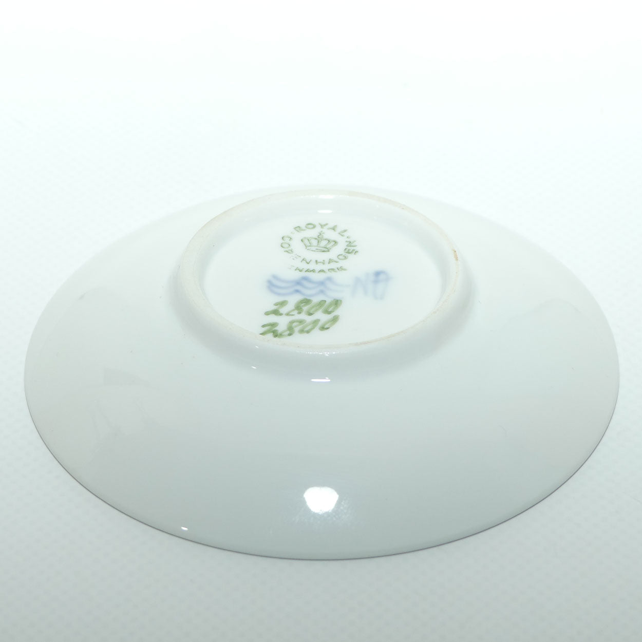 Royal Copenhagen round pin dish | Flower and Sinuous Tendrils | #2800