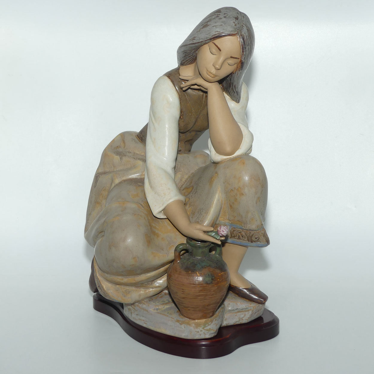 Lladro figure Classic Water Carrier | Gres | #3525