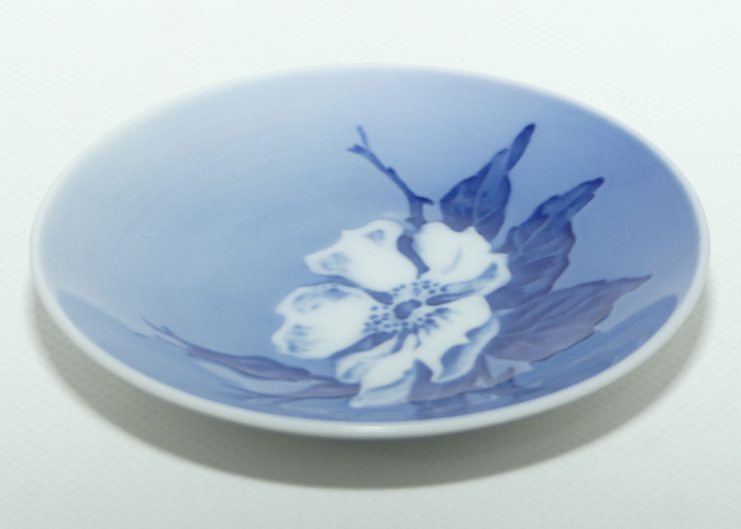 Royal Copenhagen round pin dish | Blue and White Flower | #3611