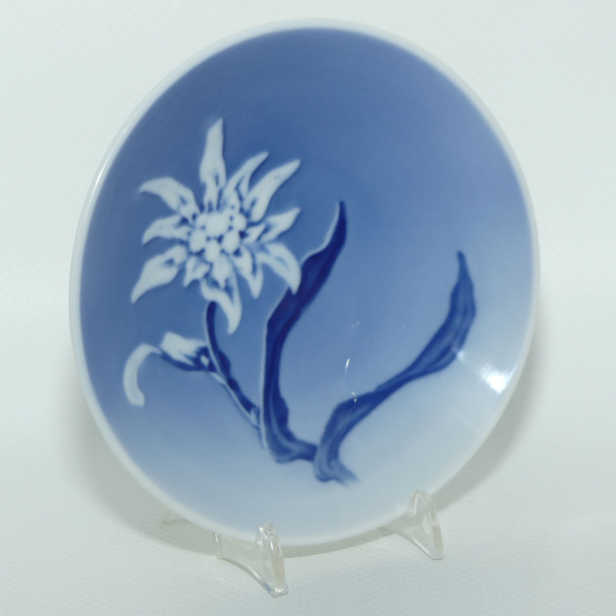 Royal Copenhagen round pin dish | Blue and White Flower | #3612