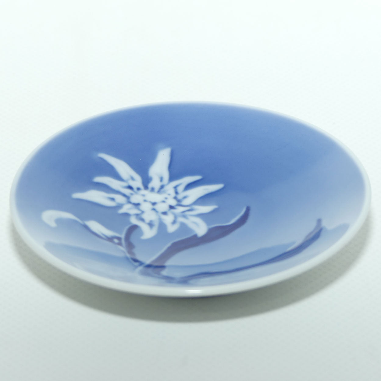 Royal Copenhagen round pin dish | Blue and White Flower | #3612