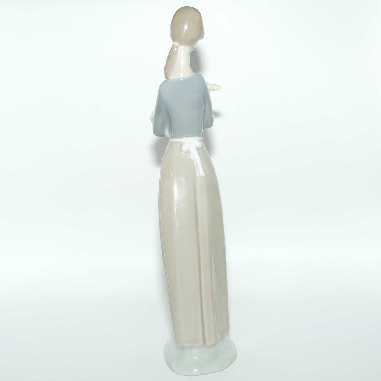 Lladro figure Young Girl with Lamb | #4505 | #2