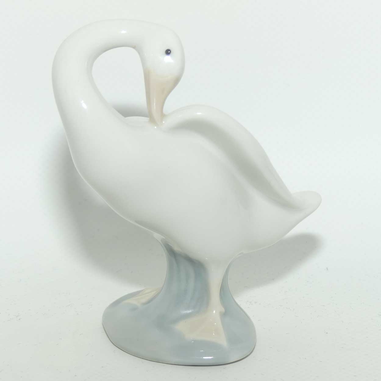 Lladro figure Little Duck #4553 | Beak in Wing | #1